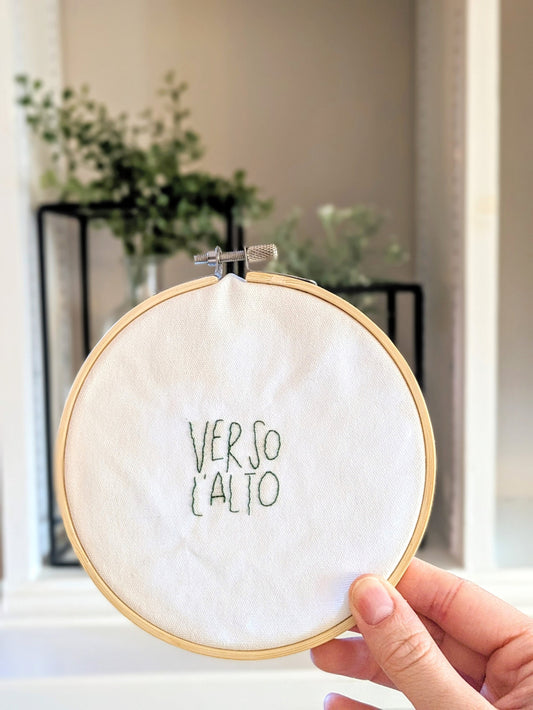 Verso l'alto: Embroidery Stick and Stitch Sticker