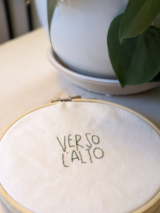 Verso l'alto: Embroidery Stick and Stitch Sticker